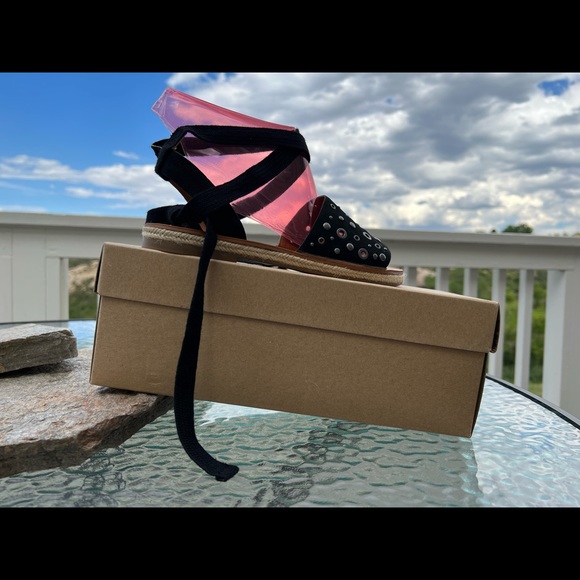 🍀 Lucky Brand Daytah2 Black Mumbai Nubuck Leather Ankle Tie Sandals Size 7M - Picture 3 of 9